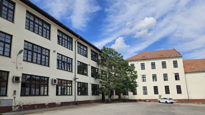 Správa rezortných zariadení pokračuje v obnove dlhodobo zanedbaných priestorov Hurbanových kasární
